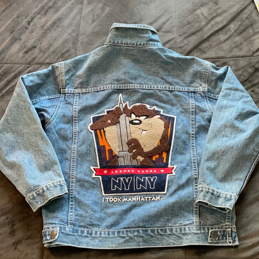 Vintage 90’s looney tunes jacket kids XL